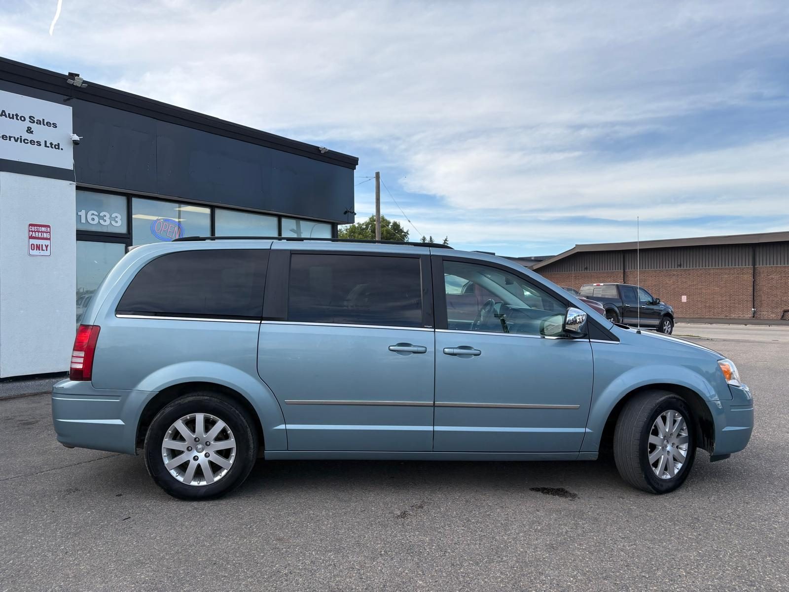2010 Chrysler Town And Country