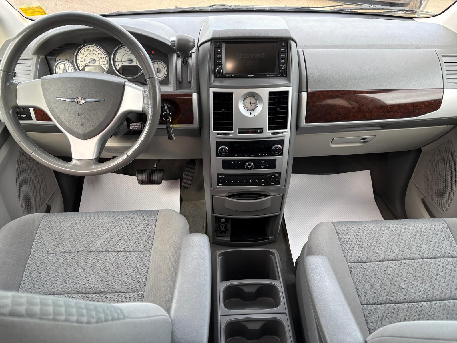 2010 Chrysler Town And Country