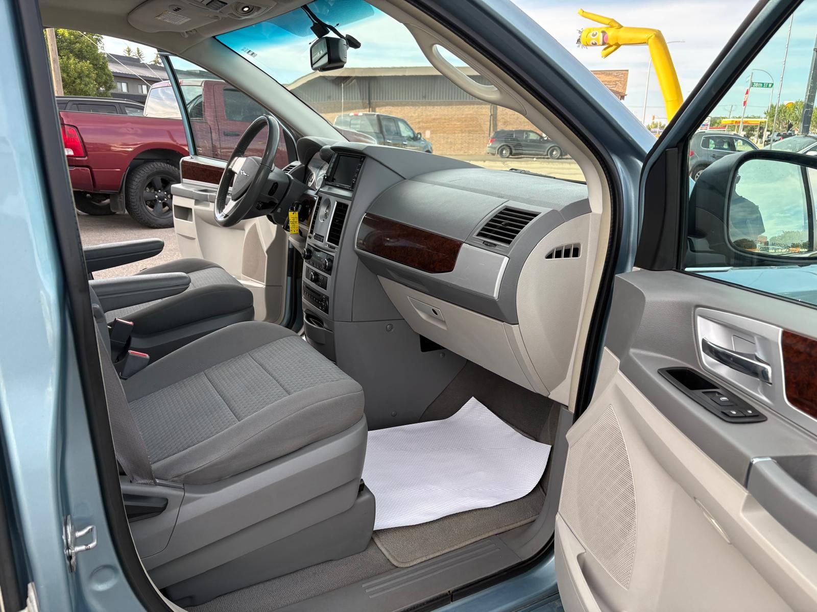 2010 Chrysler Town And Country