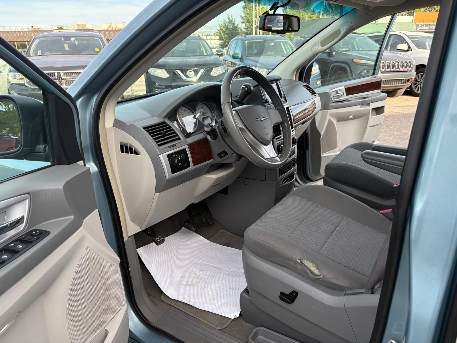 2010 Chrysler Town And Country